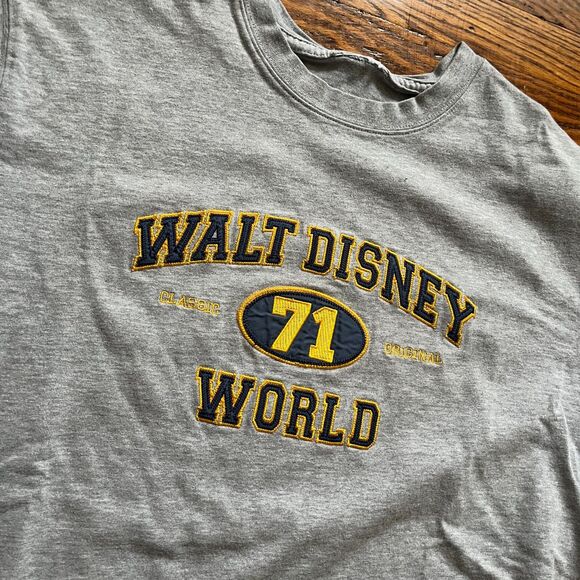 Vintage Walt Disney World Spellout Embroidered 1971 Basic Gray T-Shirt Men's M/L - Picture 2 of 5